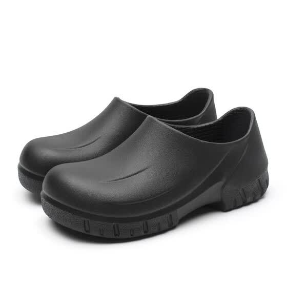 non skid clogs