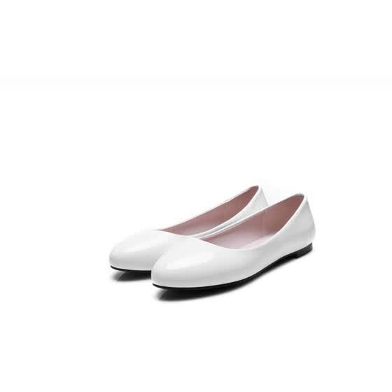 wide width round toe pumps