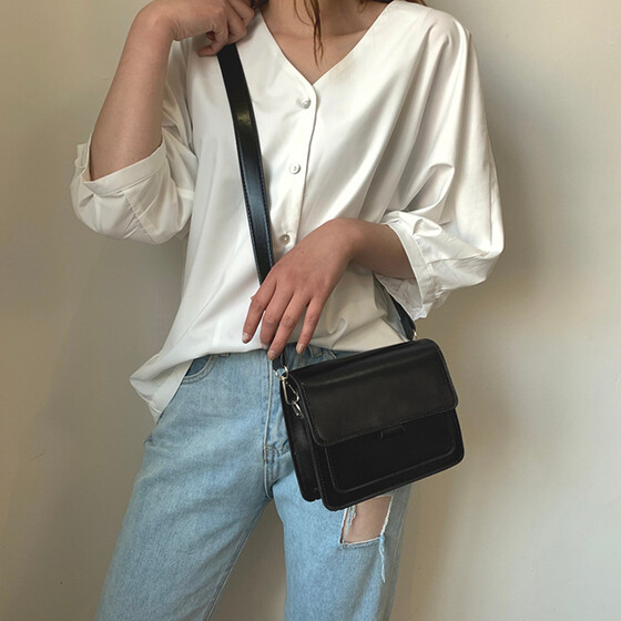 One-Shoulder Small Bag Fashion Wild Messenger Bag Large Capacity