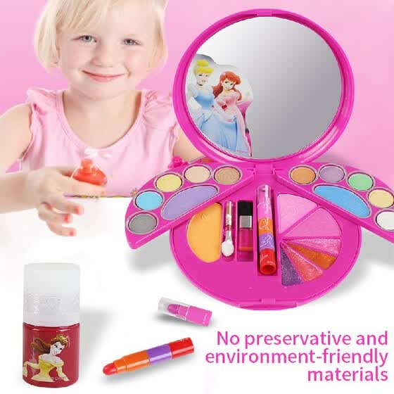 playing makeup set