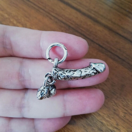 Key Chain Ring Platinum Color with giraffe pendant 9 cm long gift present